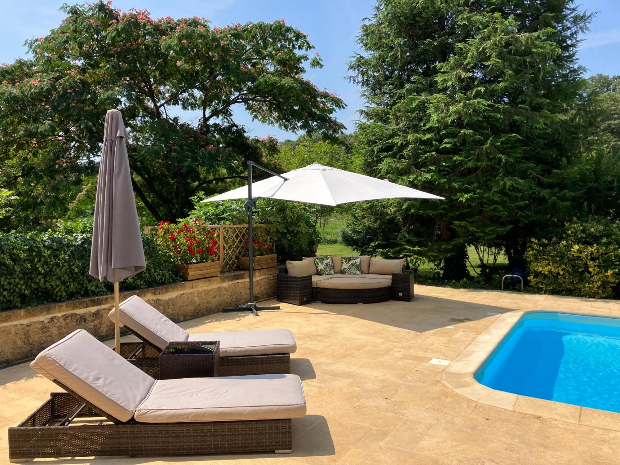 Le Petit Chateau - Adults Only Property Льо Бюг Екстериор снимка